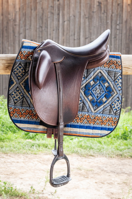Tapis de selle Chefchaouen bleu avec motifs traditionnels marocains