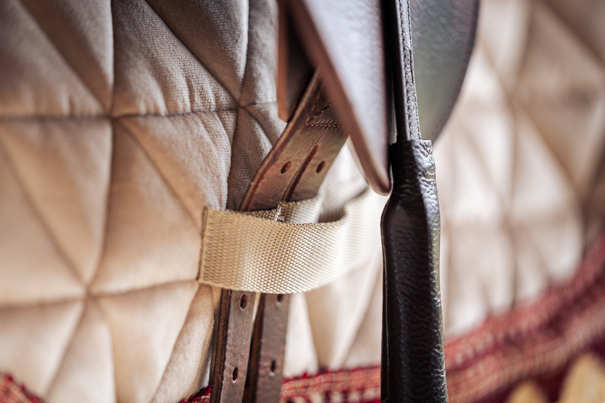 Détails du passage de sangle tapis de selle