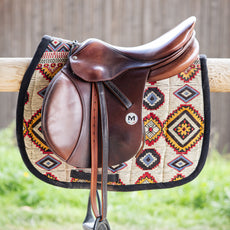 Tapis de selle Casablanca blanc avec motifs colorés