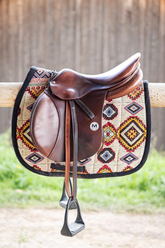 Tapis de selle Casablanca blanc avec motifs colorés