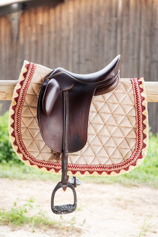 Tapis de selle Tanger beige en velours avec galon décoratif